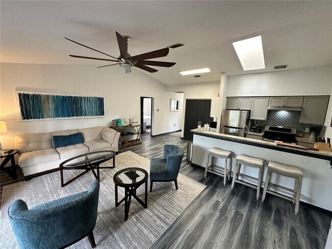 Foto del edificio - 4536 86th St W