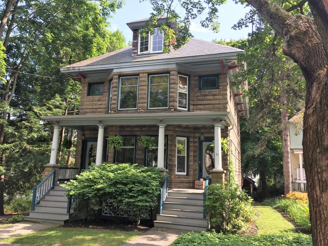 32-34 Pleasant Ave - 34 Pleasant Ave