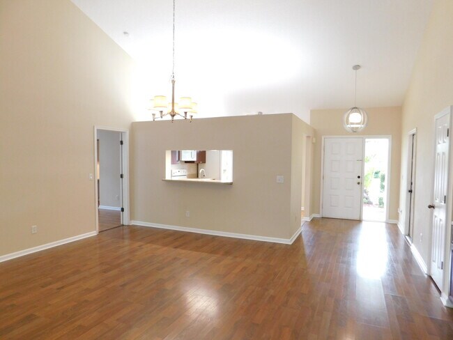 Building Photo - 230 Moccasin Trail W