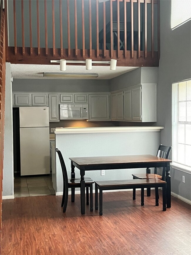 Building Photo - 200 Pecan Dr