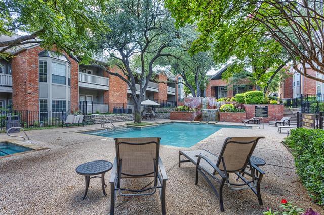 Foto del edificio - 12660 Hillcrest Rd