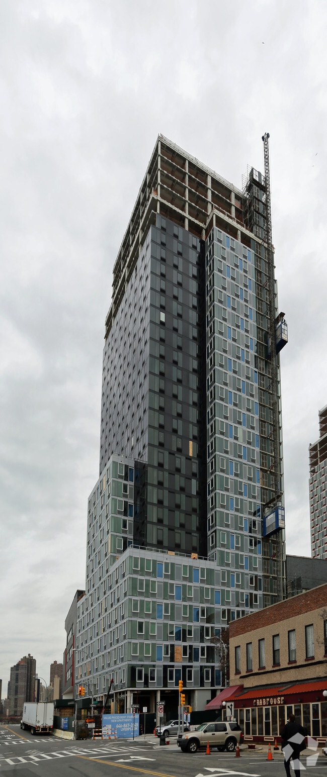 Hunter S Point South Crossing Apartments Long Island City Ny Primary Photo Hunter S Point South Crossing