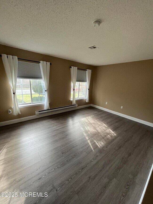 Foto del edificio - 572B Nutley Dr