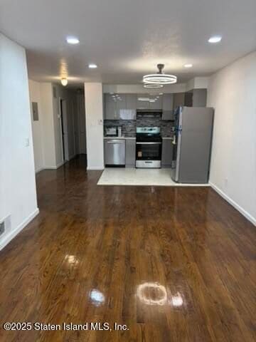 Foto del edificio - 56 Whitaker Pl