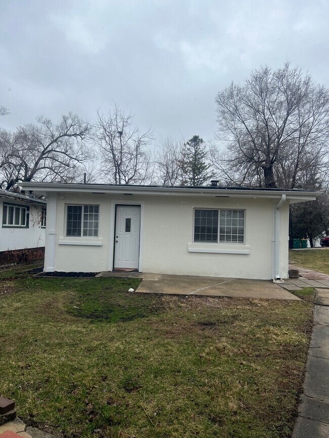 Atrás - 21272 W Shady Ln