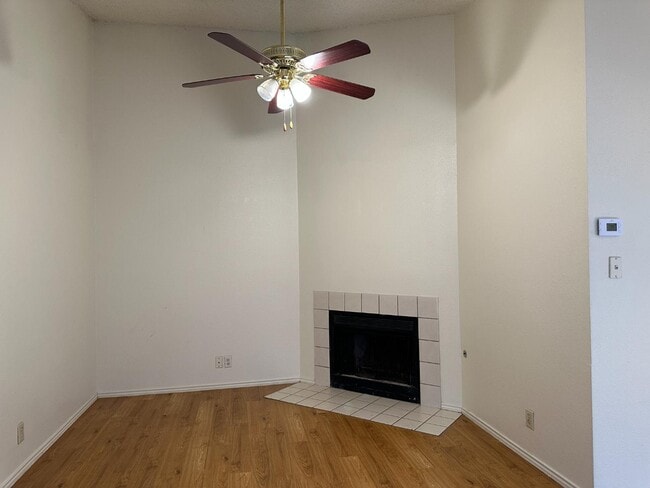 Foto del edificio - 9933 Ardash Ln
