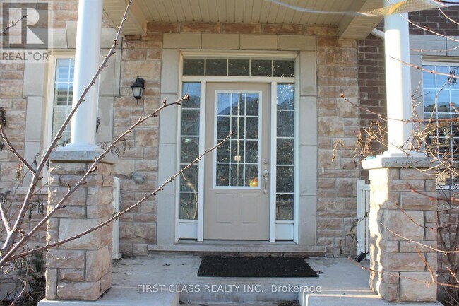 Building Photo - 657 Langholm St