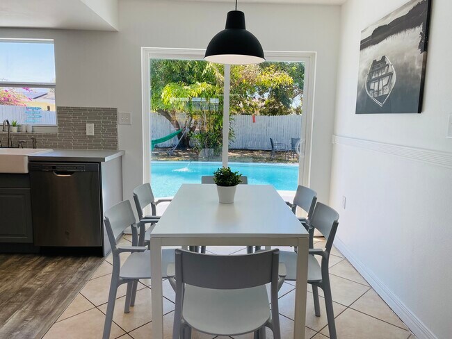 Foto del edificio - 8150 Penwood Dr