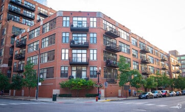 Building Photo - 333 W Hubbard St