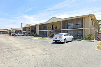 Building Photo - 5331 Summerlin Rd