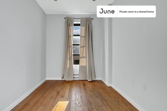 Building Photo - Room in Shared 4 bed/1.5 bath home