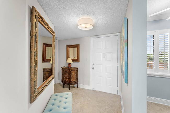 Building Photo - 7076 Huntington Ln
