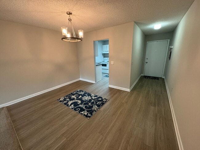 Foto del edificio - RENOVATED 3/2 TOWNHOUSE MOVE IN READY!
