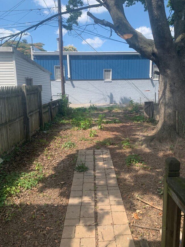 Foto del edificio - Available Now!