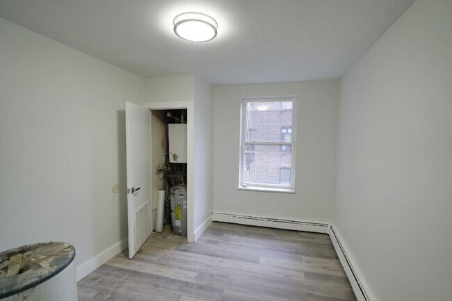 Building Photo - 21 Gifford Ave