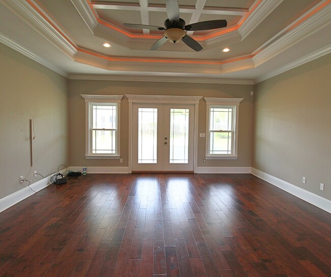 Building Photo - 163 Carousel Cir