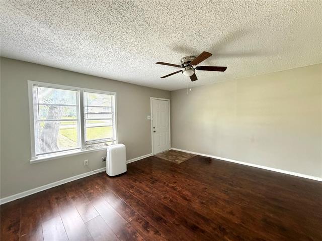 Foto del edificio - 6363 Hollis Ave