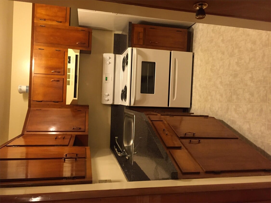 201 Watersville Rd Unit 17 Bldg. 2, Mt Airy, MD 21771 Room for Rent