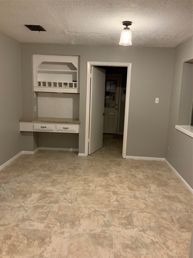 Foto del edificio - 614 Ellingham Dr