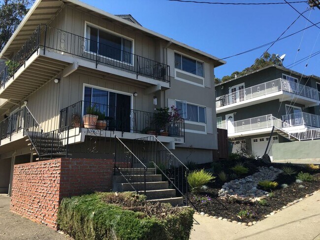 Foto del edificio - 3600 Crestmoor Dr