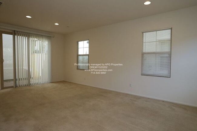Building Photo - 2 Story 3 Bedroom / 2.5 bathroom condo wit...
