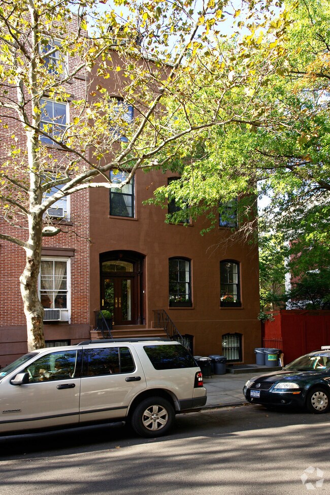 Building Photo - 122 Amity St