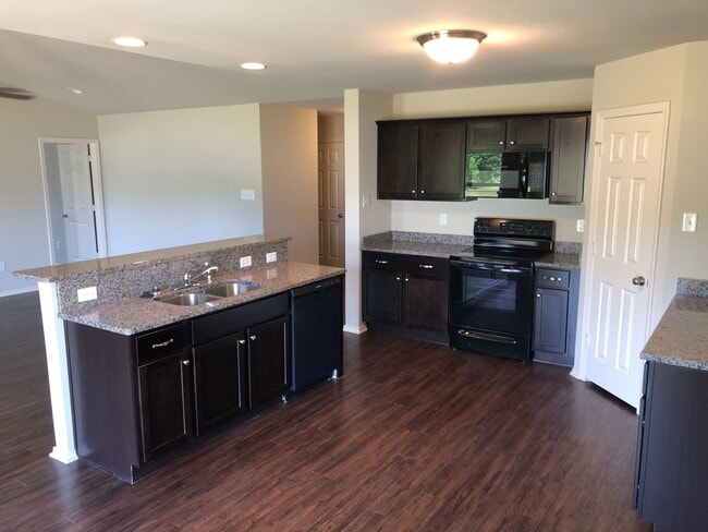 Building Photo - 4800 Bedrock Dr