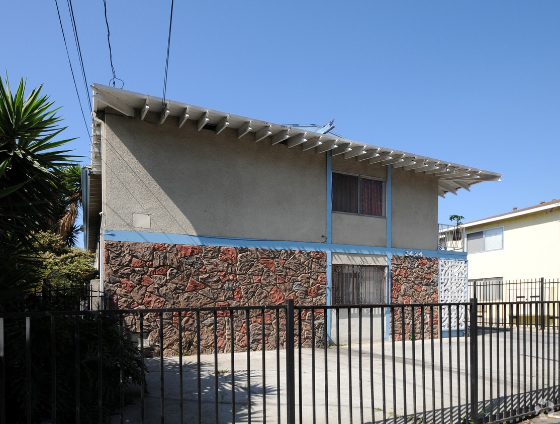 Building Photo - 2424 E 3rd St