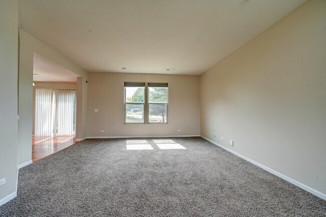 Building Photo - 511 Valentine Way