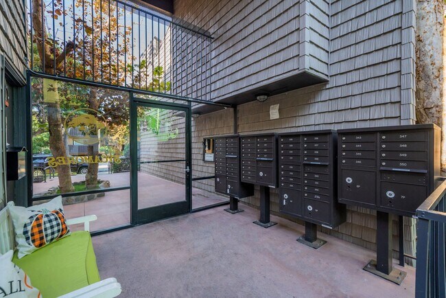 Foto del edificio - Universe at the Sycamores Apartments