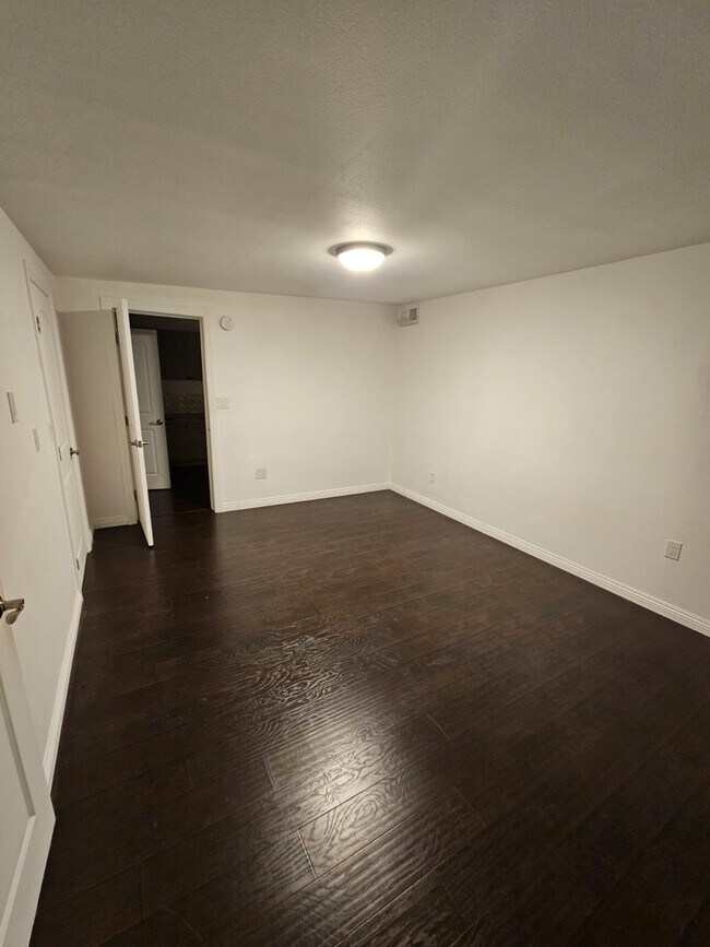 Master bedroom - 5630 Craner Ave