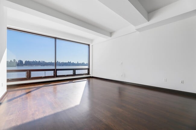 Building Photo - 9 Somerset Ln