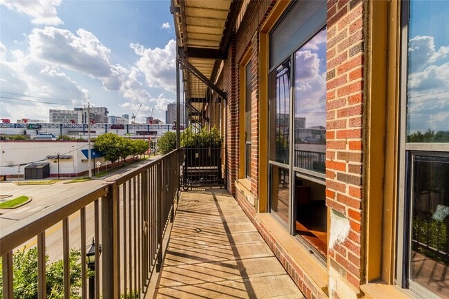 Photo - 2205 McKinney St Apartment