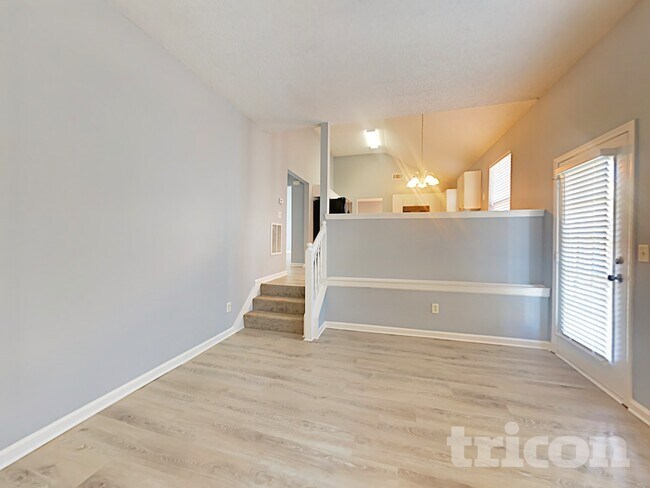 Foto del edificio - 1100 Village Oaks