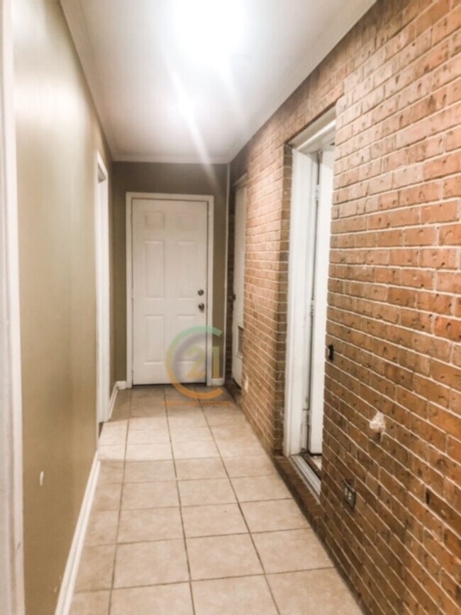 Foto del edificio - 5 Bedroom/2 Bath Home in Bellegrove Subdiv...