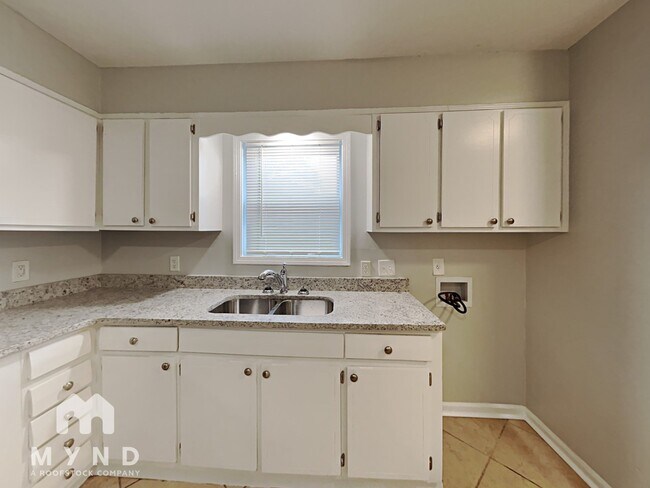 Foto del edificio - 8206 Whitehead Dr