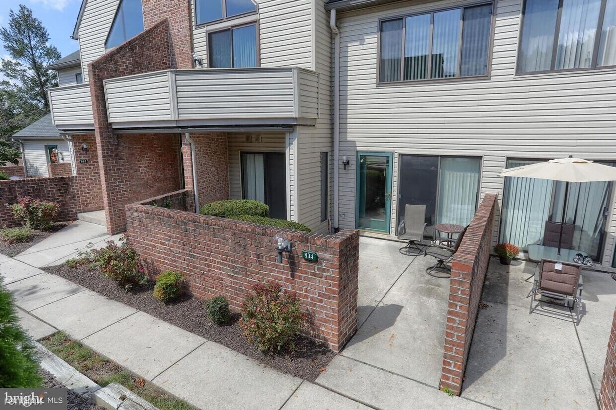 Primary Photo - 1 br, 1 bath Condo - 804 Cherrington Dr