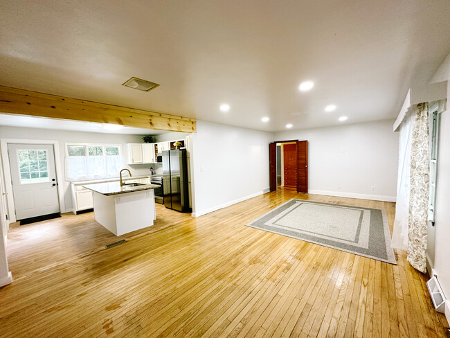 Building Photo - 2480 IN-26