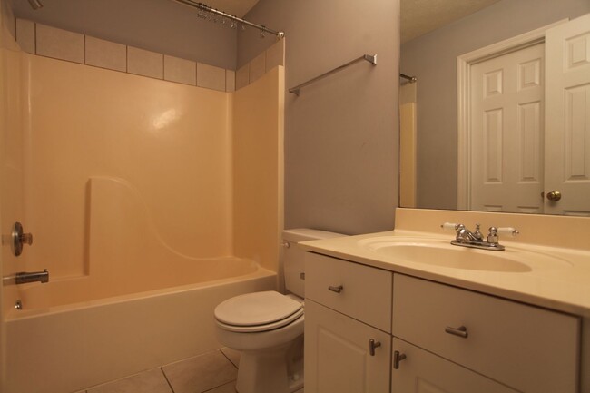 Foto del edificio - 2 Bed/2.5 Bath at Donahue Crossing Available!