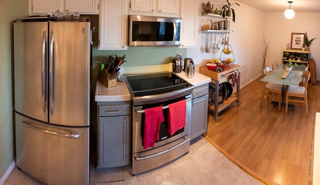 Kitchen 1 - 4170 Elm Ave