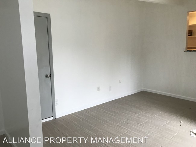 Building Photo - 365 Arata Ln