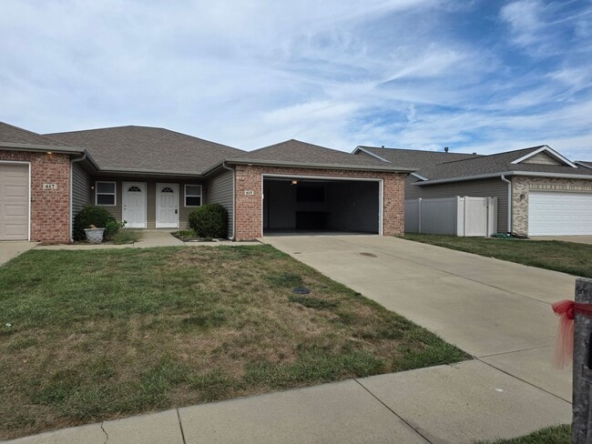 Building Photo - 2 Bed 2 Bath Chatham 1600.00