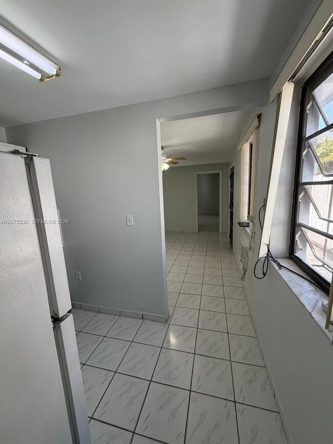 Building Photo - 1261 W 60th Terrace