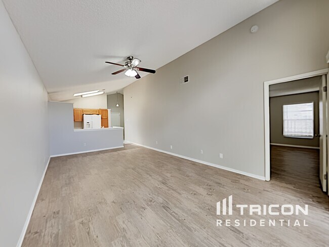 Foto del edificio - 1253 Ashworth Dr