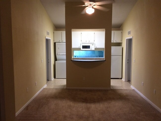 Building Photo - 207 Putnam Dr