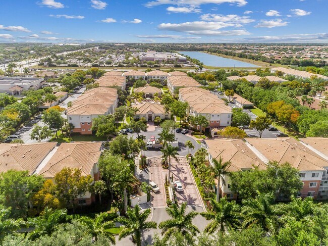 Building Photo - 9849 Baywinds Dr