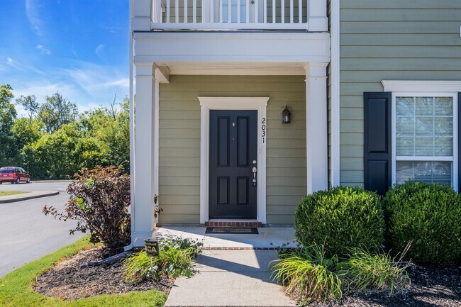 Foto del edificio - 2031 Hemlock Dr