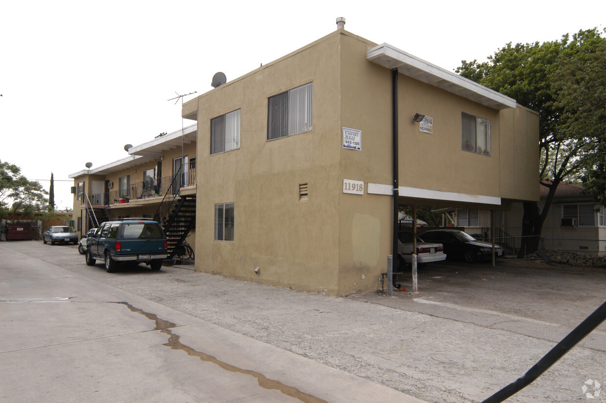 Building Photo - Hart Street Apartments