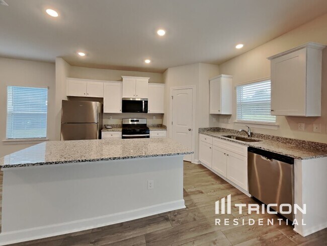 Building Photo - 3423 Quintana Dr