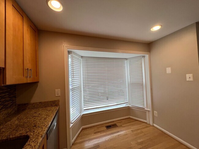 Foto del edificio - 129 Lamont Ln